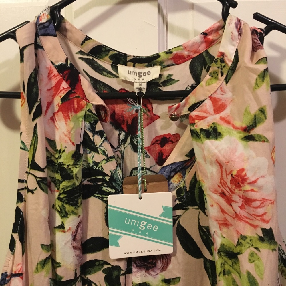 Umgee sleeveless floral dress Medium